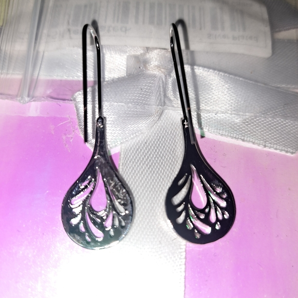 Earrings - Picture 2 of 10